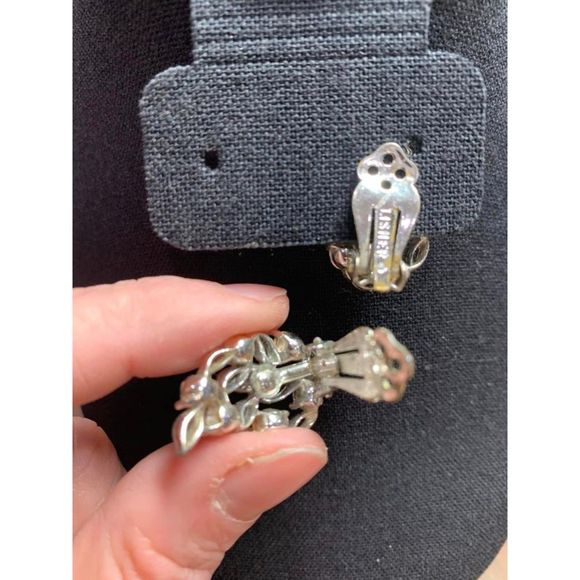 Vintage Lisner Rhinestone Earring Clip On Crystal Sparkle Fire Leaf Wing Blue - Picture 2 of 3